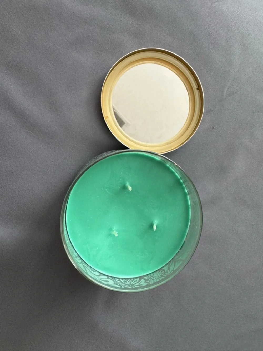 Bath & Body Works "Merry Mistletoe" 3-Wick Candle - Picture 5 of 5